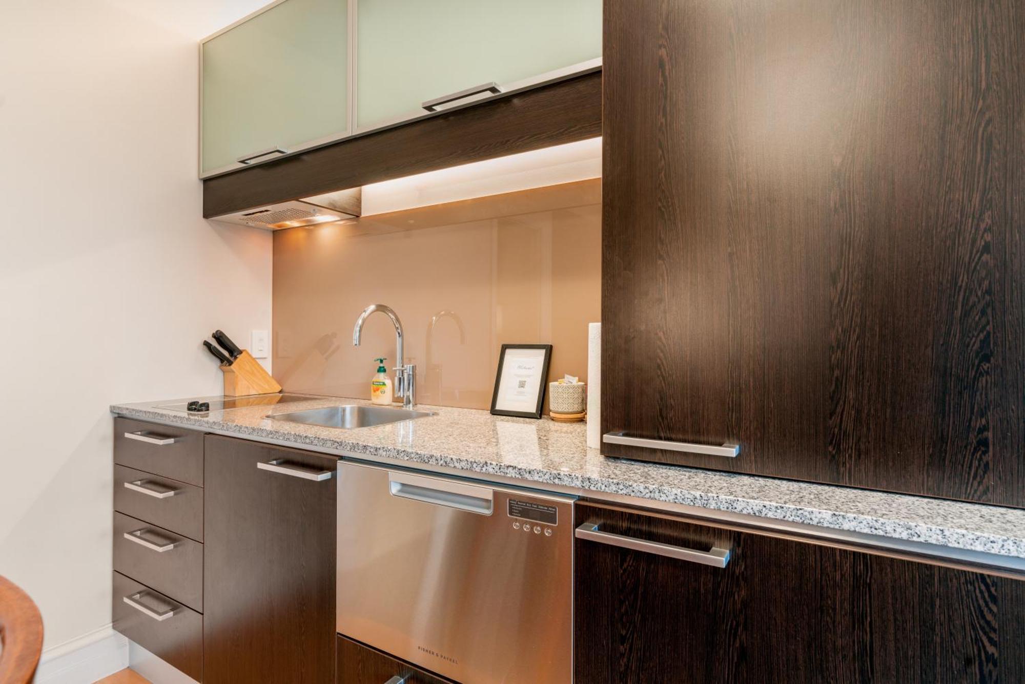 The Beacon - 2 Bedroom Town Center Apartment ควีนส์ทาวน์ ภายนอก รูปภาพ