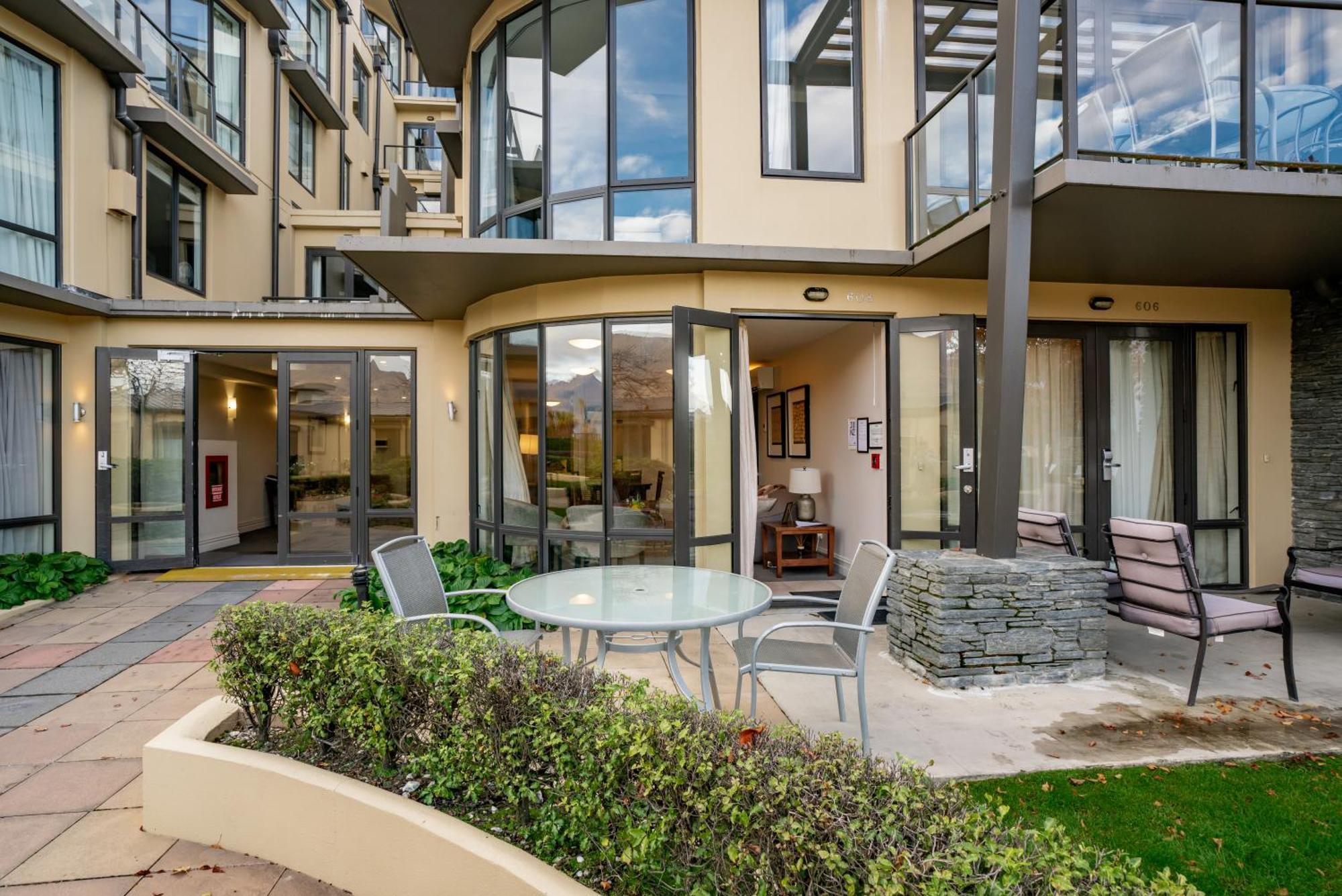 The Beacon - 2 Bedroom Town Center Apartment ควีนส์ทาวน์ ภายนอก รูปภาพ